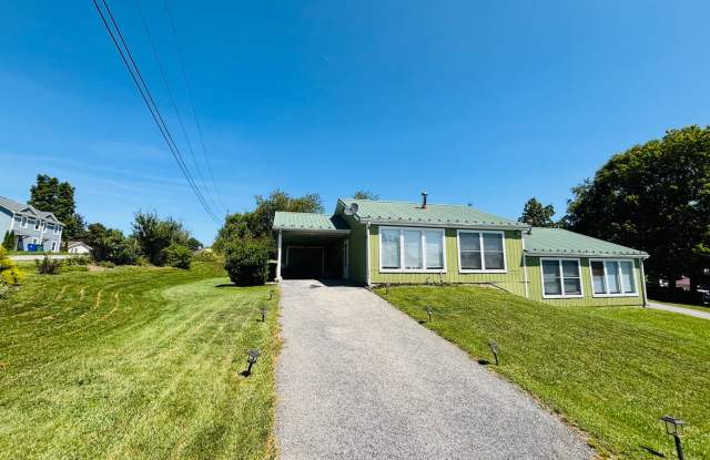 2 Bedroom, 1 Bath Duplex Gallery 1