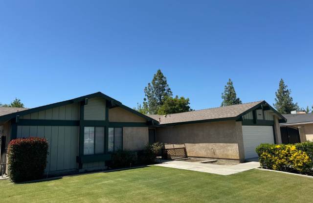 Cute Three Bedroom in South Bakersfield Gallery 1