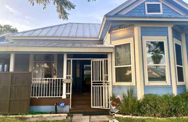 609 W AGARITA AVE Gallery 1