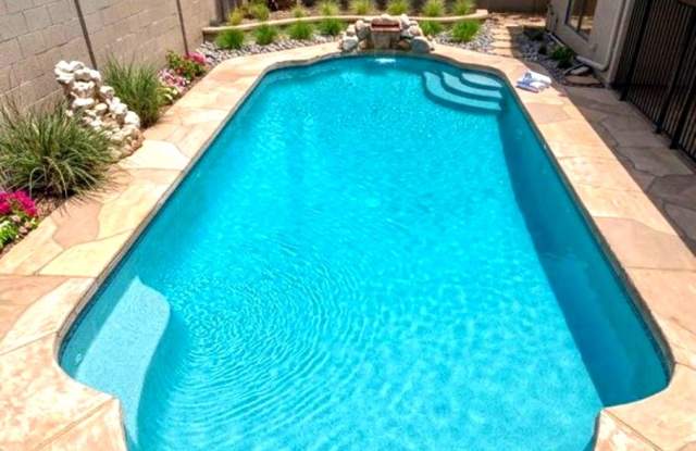 Spacious 4 Bedroom, 2 Bath Pool Home Within Walking Distance to Freestone Park! Gallery 3