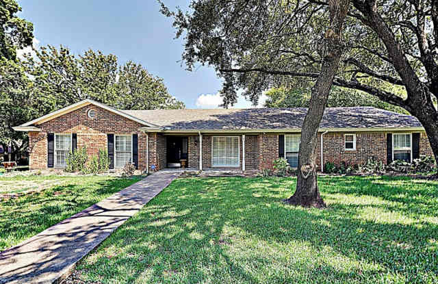 4301 Winding Way - 4301 Winding Way, Benbrook, TX 76126