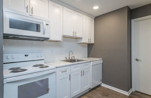 Lakewood Pointe Gallery 1