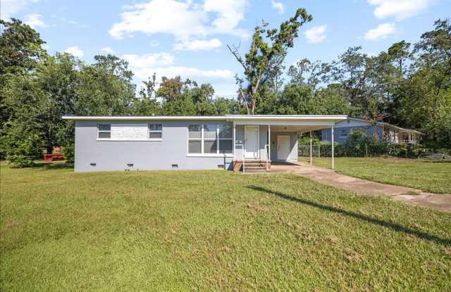 3 Bedroom Home walking distance to Stadium! photos photos