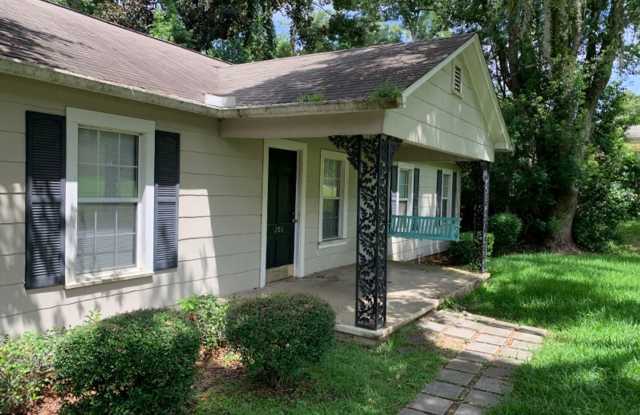 3 bed 2 bath house by FSU and TCC!! Available August 2026! photos photos