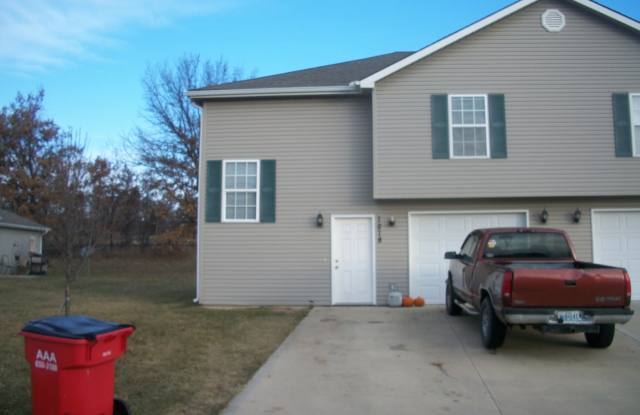 Spacious two story 3 Bedroom, 2 Baths in Grain Valley photos photos
