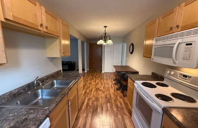 1 bed, 1 bath close proximity to downtown! photos photos