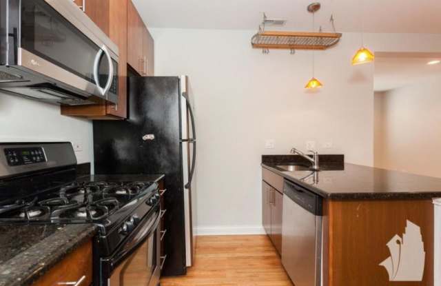 3810 N Marshfield Gallery 2