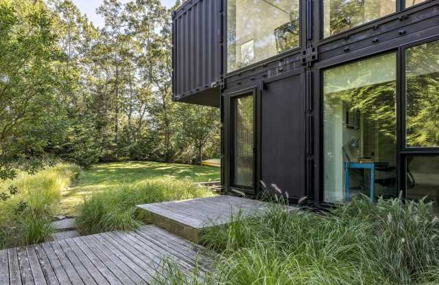 84 Windward Gallery 2