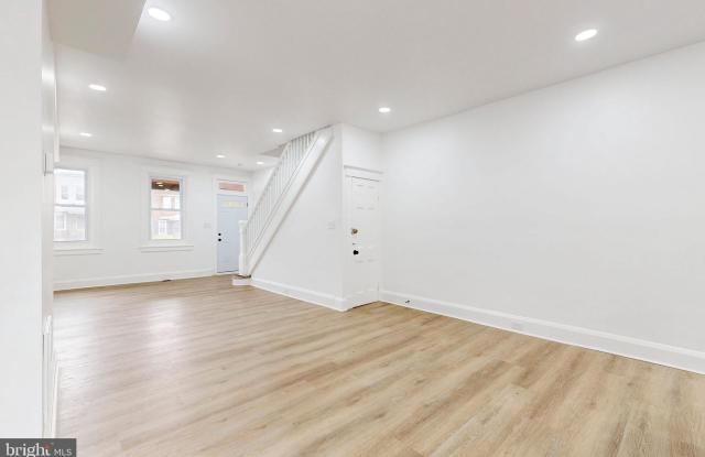 2320 W LEXINGTON Street Gallery 4