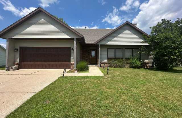 Four Bedroom Single Family Home in Forest Hills Schools! photos photos