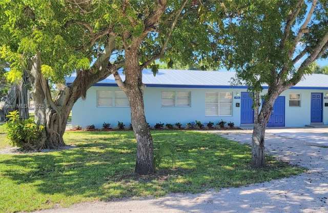 906 Greenbriar Dr - 906 Greenbriar Drive, Lake Park, FL 33403