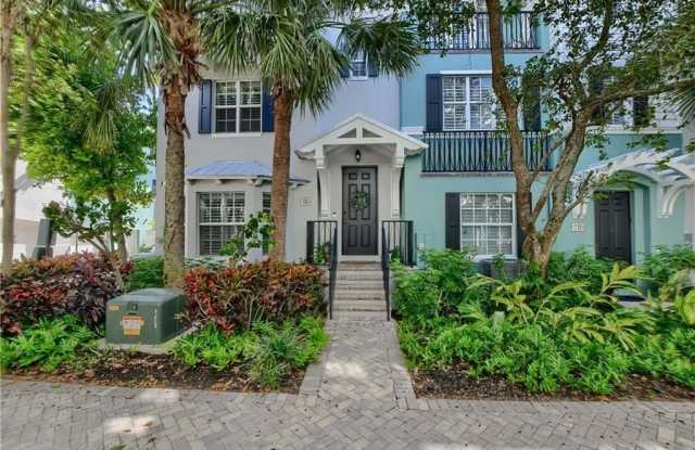 306 E Mallory Circle Gallery 1