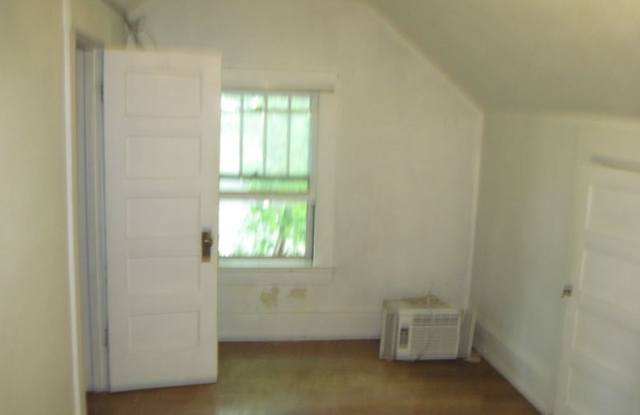 1041 N 31st St Gallery 4