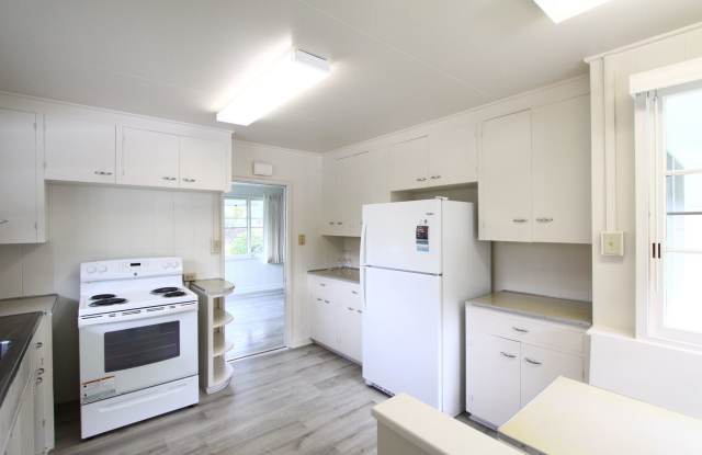 Cute, 3 bedroom, 2 bath remodeled house in Manoa Gallery 3
