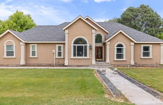 7000 W 10th Ave - 7000 West 10th Avenue, Kennewick, WA 99336