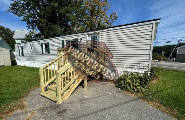| 1 Greeley St, Oakland, ME 04963 | 1 BD | 1 BA | Gallery 1