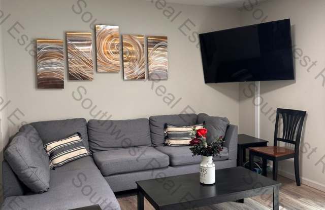 Spacious 2 story condo. Gallery 4
