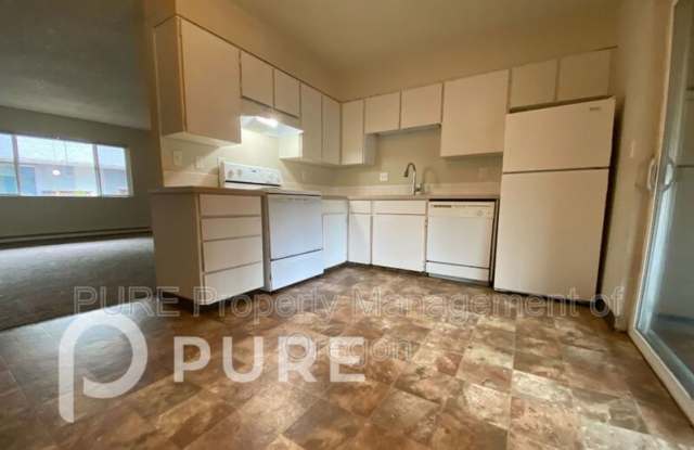 2096 SE Pinelane Street - 2096 Southeast Pinelane Street, Oak Grove, OR 97267
