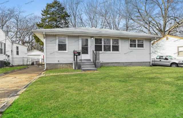 335 De Smet Drive - 335 De Smet Drive, Florissant, MO 63031