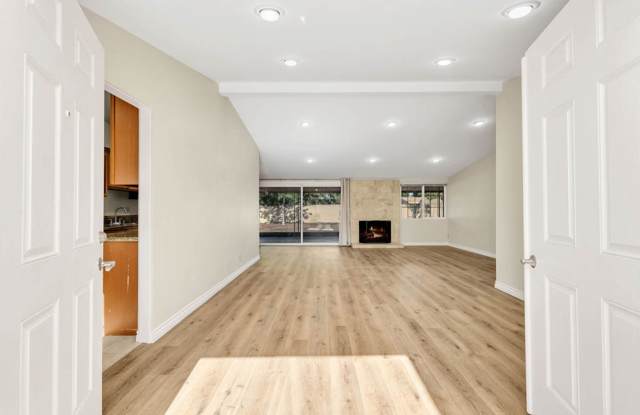 Beautiful home located in the heart of Winnetka Gallery 4