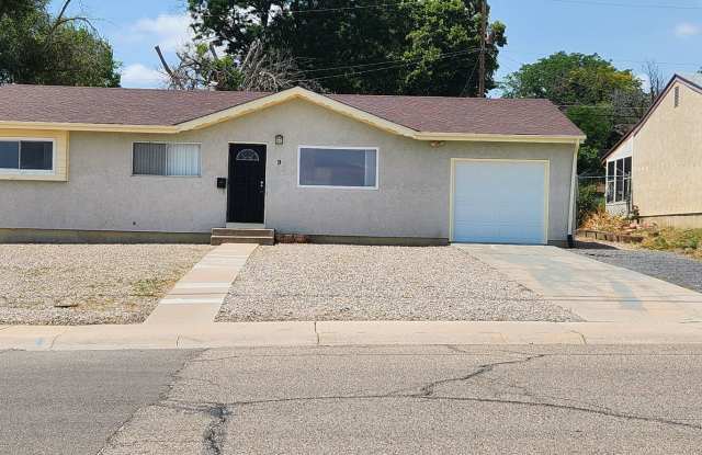 ALL PROSPECTIVE TENANTS MUST SUBMIT A ON LINE APPLICATION AND BE PRE-QUALIFIED PRIOR TO ANY SHOWINGS. Apply @ puebloarearentals.com Managed by Larry Turner 719-585-8738 photos photos