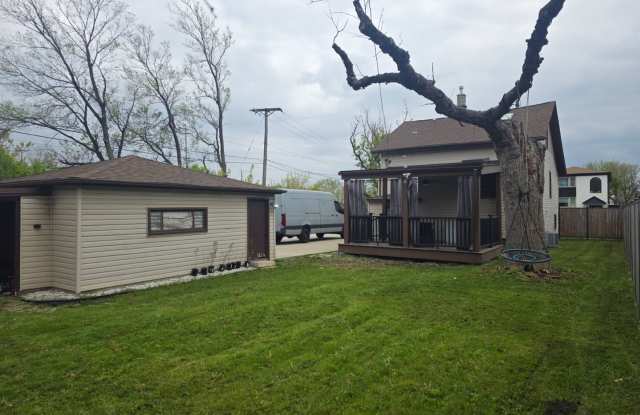Single Family 2BR, 3 BA 2CG Home Gallery 3