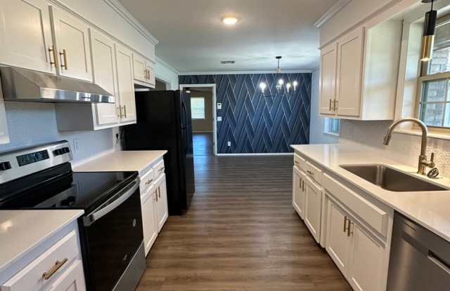 Newly remodeled home sitting on 2.5 acres Gallery 4