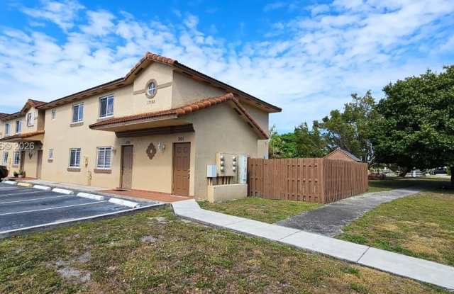 17362 NW 74th Ave photos photos