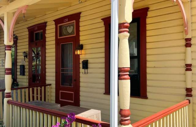 138 E OAKLAND AVENUE photos photos