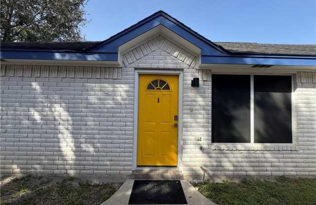 2208 Dahlia Street Gallery 1