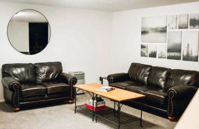 Smith Park Place - Private Rooms across from Smith Park Gallery 2