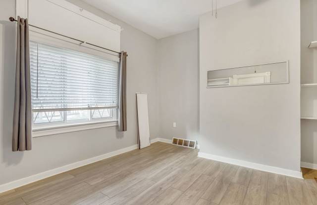 5 Bed 2 Bath - South Oakland, ALL UPDATED,. Laundry, central air. Off street parking included. - 3709 Orpwood Street, Pittsburgh, PA 15213