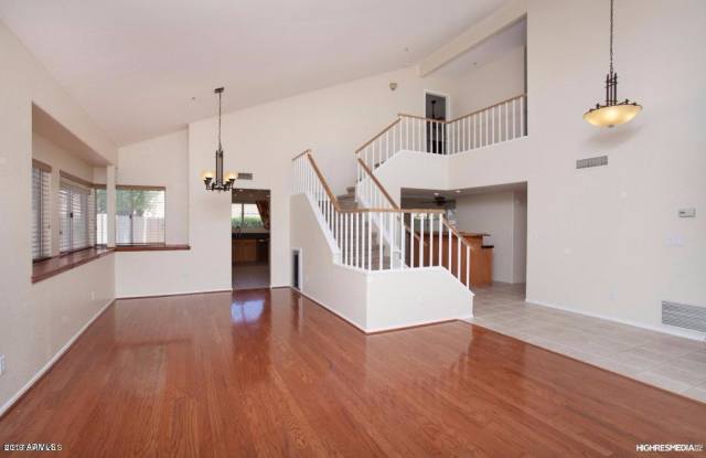 8927 E FLORIADE Drive Gallery 2