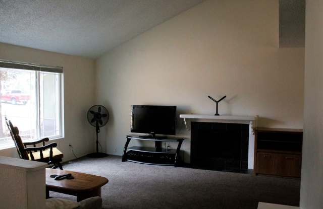Conifer Park Three Bedroom for Rent! Available Now! Huge, Fully Fenced Yard! Gallery 4