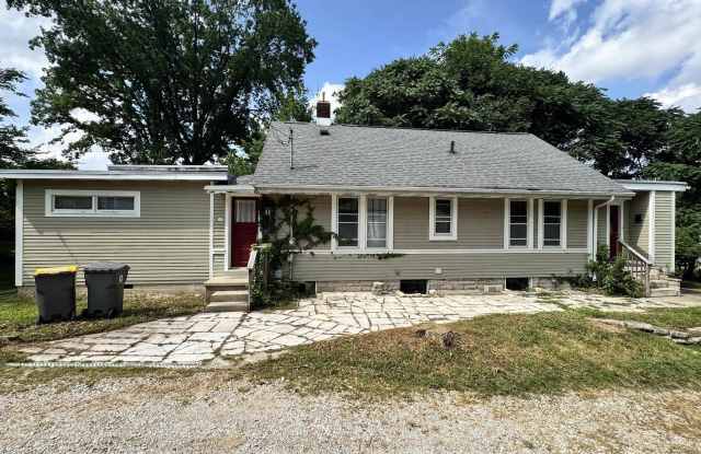 518 E Swain Avenue - 518 South Swain Avenue, Bloomington, IN 47401