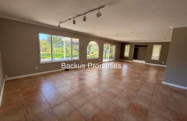 Wonderful three bedroom home on an acre lot in Royal Oaks Gallery 4