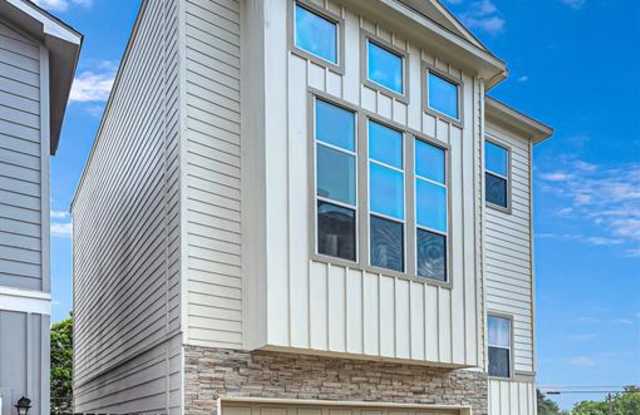 1821 Crestdale Drive Gallery 4
