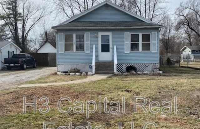 145 Voight Pl - 145 Voight Place, Mitchell, IL 62040