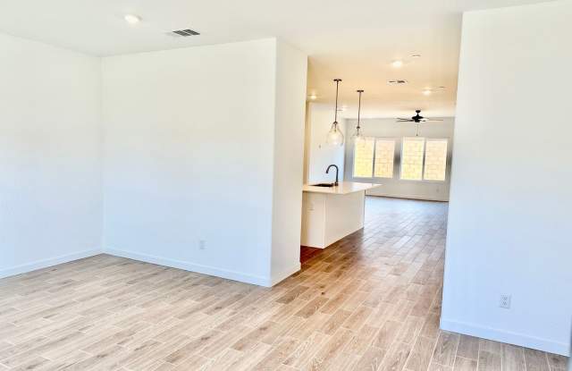 Newly-Built 5 Bedroom Home In Riverstone Community Gallery 4