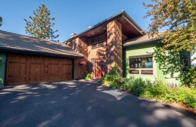 Awbrey Butte Elegance | Private Cascade Mountain Retreat photos photos