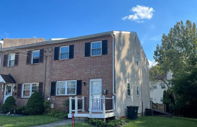 160 MONTGOMERY AVENUE - 160 Montgomery Avenue, Phoenixville, PA 19460