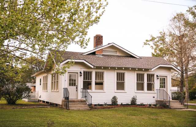 907 Iris St photos photos