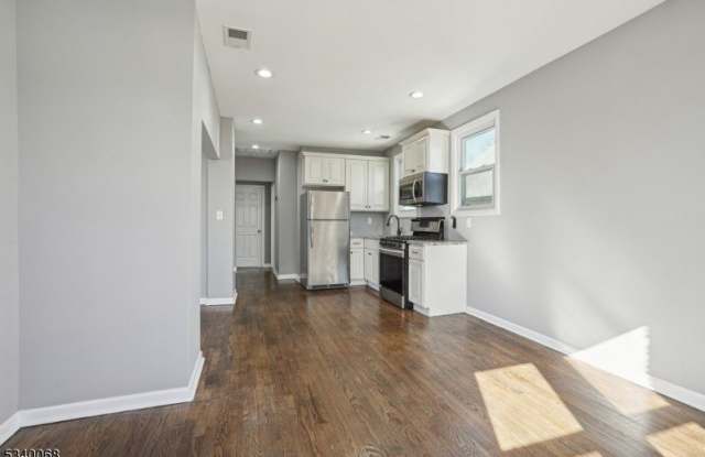 75 Gless Ave Gallery 2