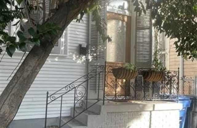 2335 CHARTRES Street Gallery 3
