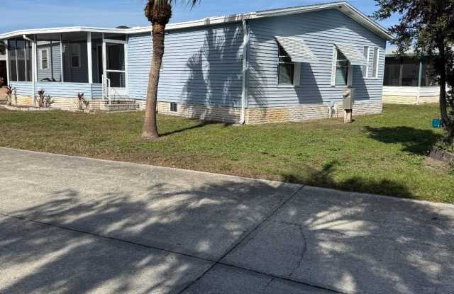 450 Country Oaks Gallery 1