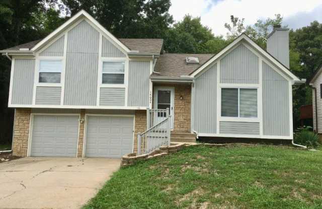 14604 St Andrews Dr - 14604 Saint Andrews Drive, Grandview, MO 64030