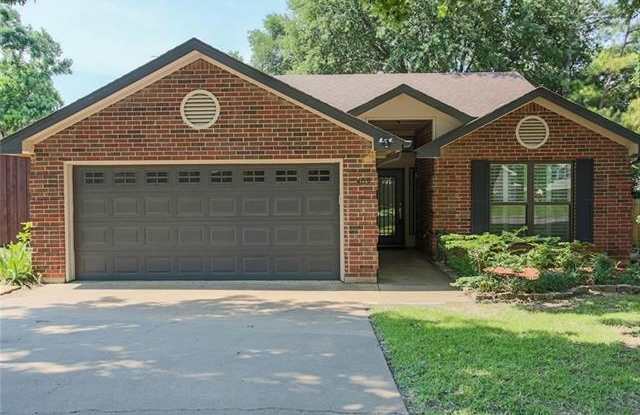 409 Caviness Drive - 409 Caviness Drive, Grapevine, TX 76051