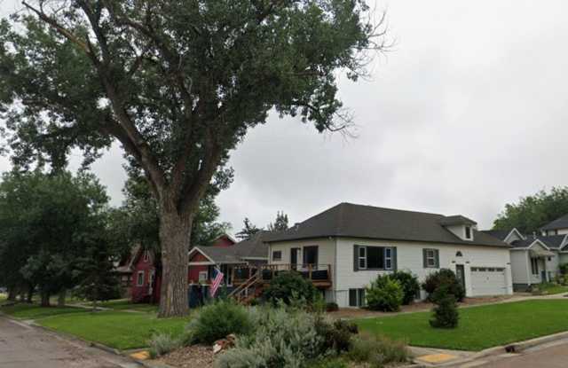 Beautifully Renovated 4‑Bedroom Home Near West Blvd photos photos