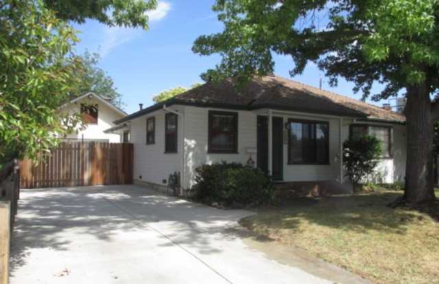 Tahoe Park home with 2 car garage Gallery 1