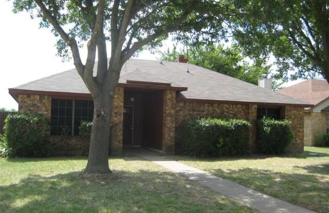 1318 Roan Drive - 1318 Roan Drive, Lancaster, TX 75134